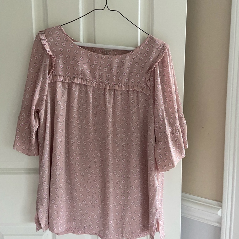 Very nice top with ruffles